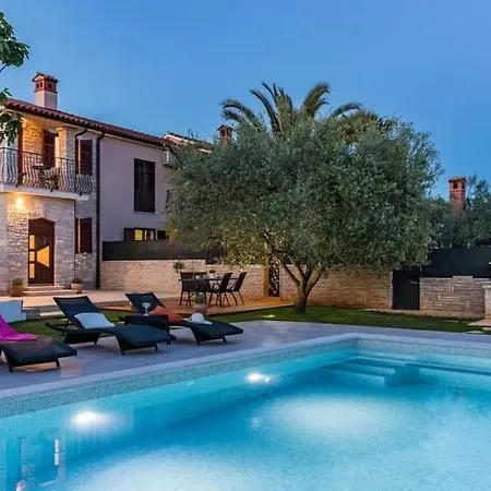 Pietra - By Istrabook Villa *